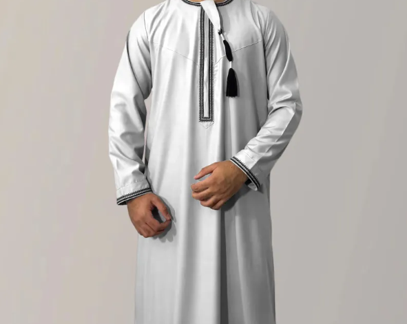 Qamis homme brodé à pompons